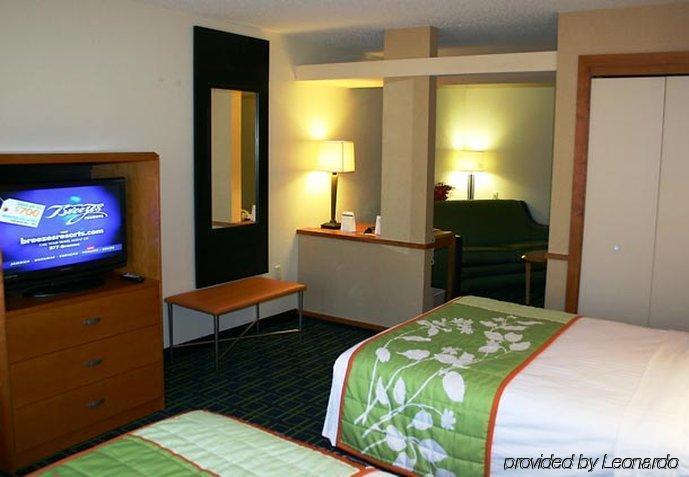 Fairfield Inn & Suites Cleveland Avon Room photo